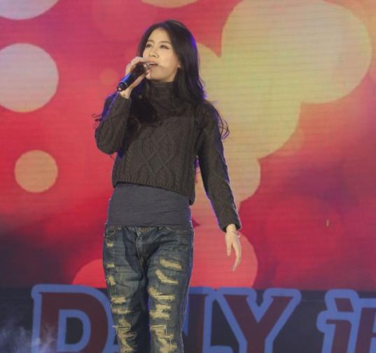 张柏芝|参加《好声音》被淘汰，意外被爱奇艺总裁看上，今29岁成人生赢家