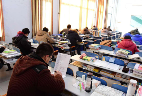 香港大学|应届求职大军成千上万,双非生的出路到底在哪?现实太过残酷