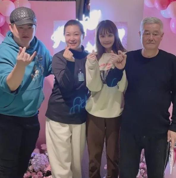 赵本山|吃百元一份的意面就是炫富？赵本山女儿球球怒斥网友太无知！