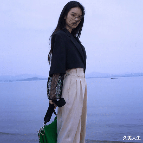 久美人生|糟糕！周雨彤、刘雯的齐腰西装竟让我找到了心动的感觉~