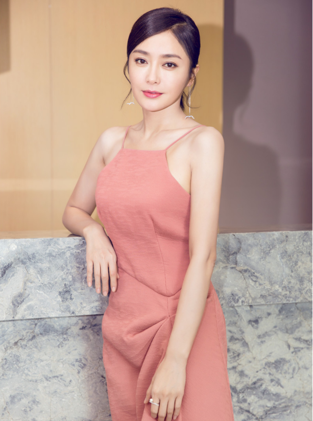 秦岚|“白月光”秦岚，温柔如水的女人，是优雅端庄本尊