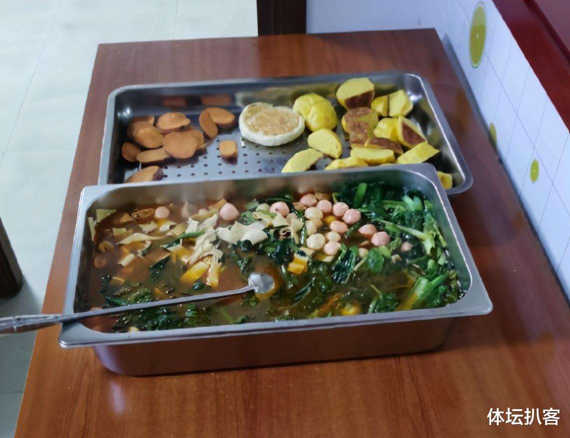 青训|中国足坛丑闻！曝大连青训机构小球员遭教练殴打虐待，天天吃剩菜