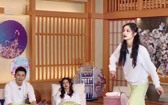 周洁琼|偶练结束三年，蔡徐坤再见周洁琼称呼都变了，尽显对老师的尊重