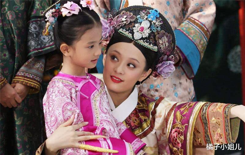 甄嬛|甄嬛为保全儿子平安一生，却坑惨了两个女儿，胧月比灵犀更悲！