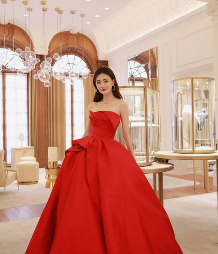 杨幂|一袭红衣的女星们,杨颖杨幂宋茜热巴等谁最美呢