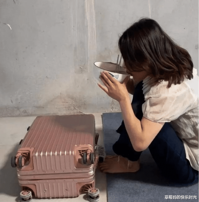 购房置业|95后女孩花光10年积蓄买房,住毛坯房,这才是真正的女权!