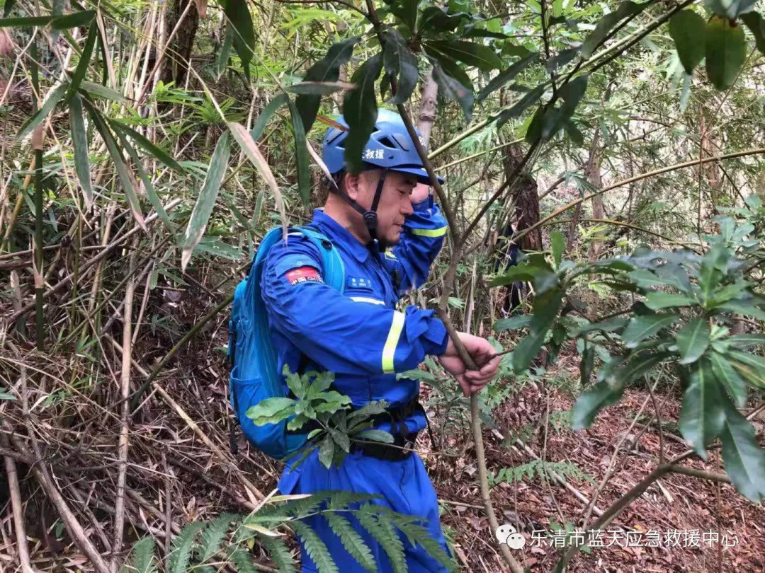 溫州百事通 溫州一男子上山未歸，尸體被找到抬下山