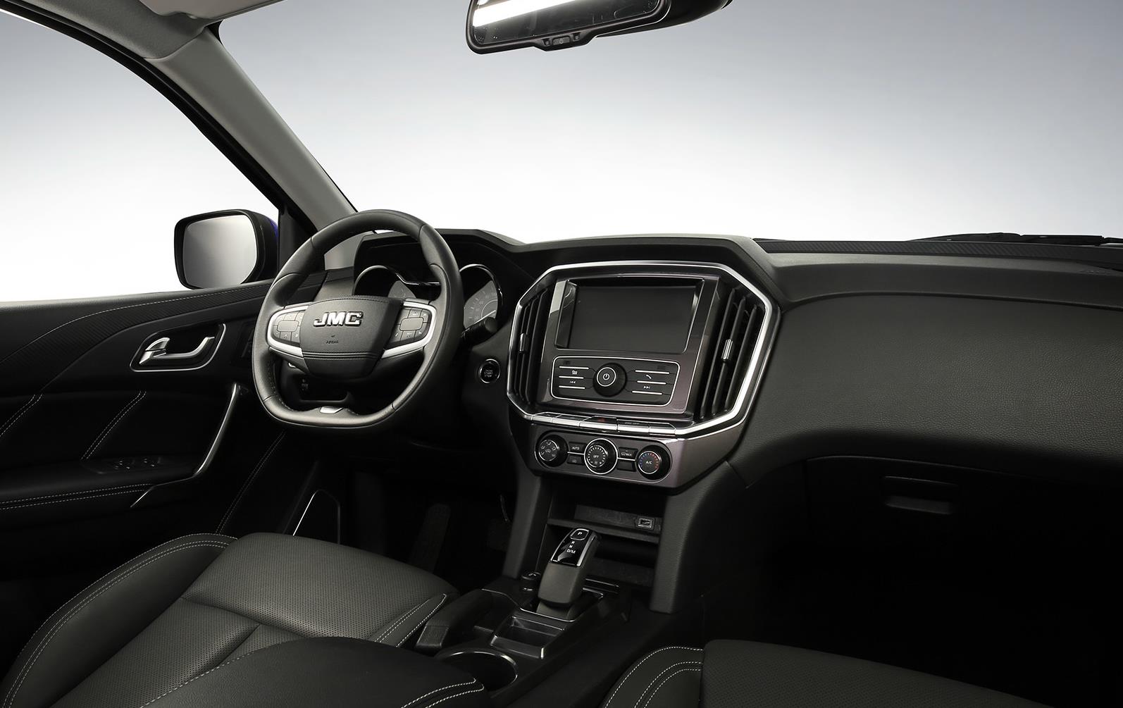 |江铃汽车深知钓友需求,推出域虎钓鱼版,有低速四驱可选