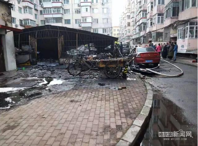 哈尔滨新闻网 凌晨小区车棚起火｜烧毁两辆私家车、多辆电动车及摩托车