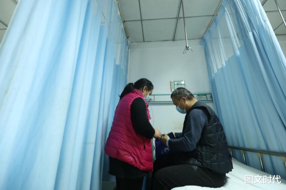 图文时代 女子13岁目睹母亲血癌去世，辍学打工还债，没想到如今噩梦重演