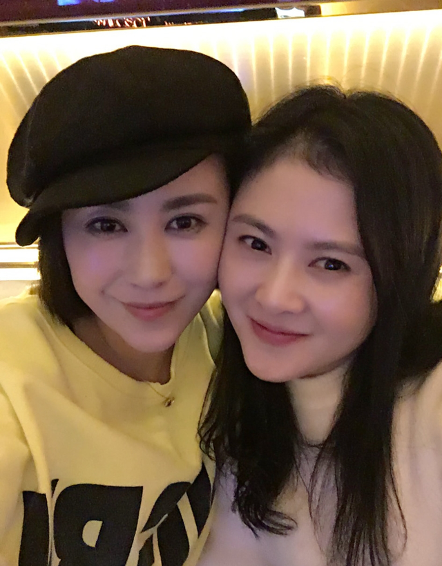 沈腾|沈腾妻子王琦账号评论区沦陷，贾玲高情商互动为沈腾马丽避嫌