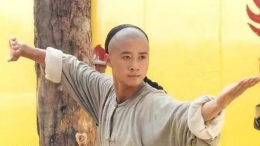 娱乐圈|她曾为嫁入豪门抛弃吴京，脚踏两只豪船翻车，如今沦落成鱼贩子