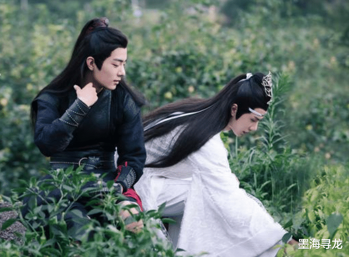 王一博|《中国制作人》官宣，招商会音频剧透嘉宾，肖战、王一博被认出