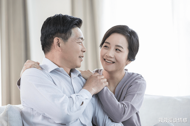 教练 65岁大妈哭诉：一次旅游意外跟男教练发生关系，我该告诉老伴吗？