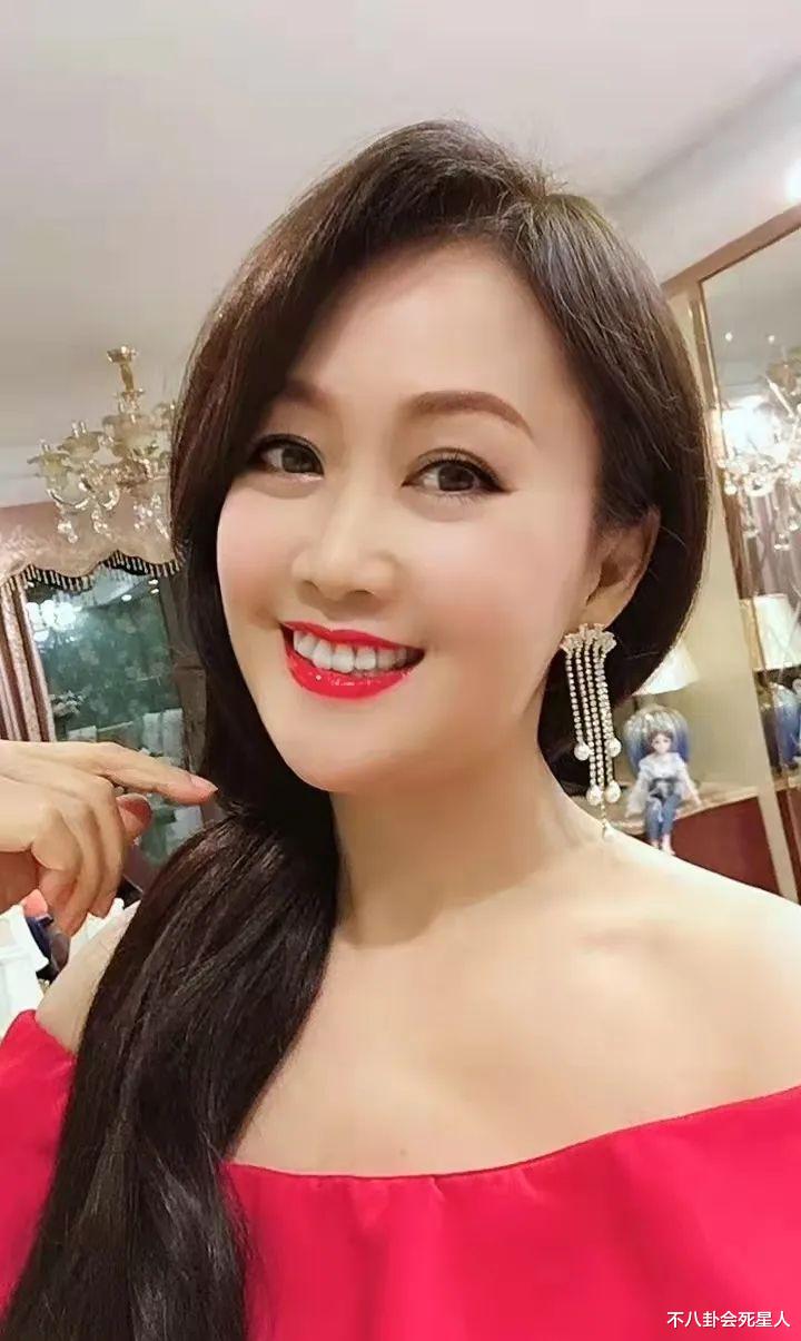 王艳|谁说鼻子高才出美人?这10位小鼻子、塌鼻子女星,个个精致可爱