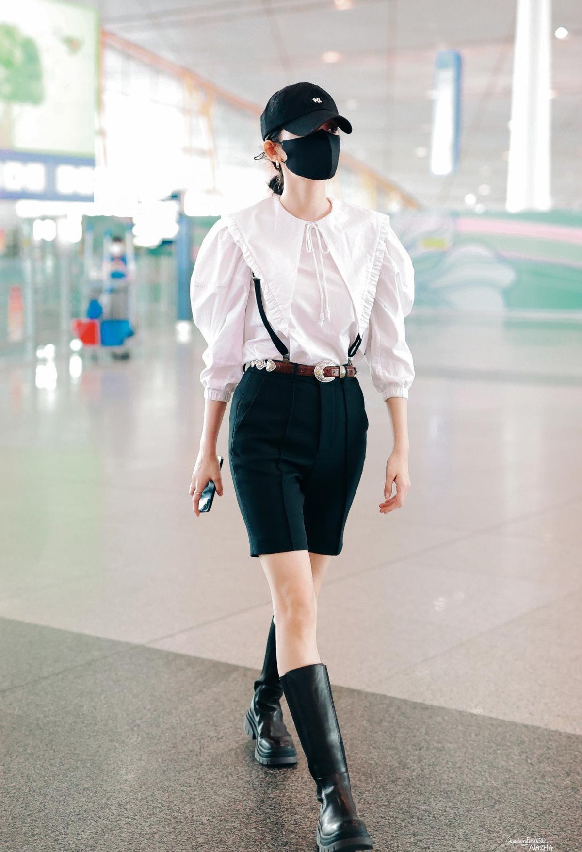 潮流搭配师甜甜|古力娜扎黑白搭配秒变“酷girl”，卷发造型随性慵懒，满满的氛围感