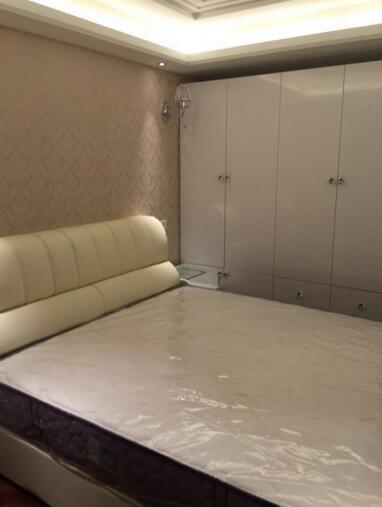 花320万在上海中环买44平房子，厨房和卫生间的隔断谁见过？