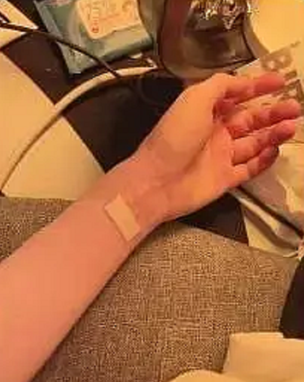 谭晶|24岁青钰雯直播割腕！向粉丝诉苦不愿就医，反复称自己“很痛”