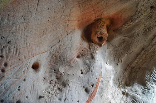 外星人 青海外星人遗址:这根铁管到底是如何插下去的呢?