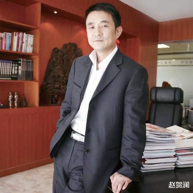 明星|欠下800亿逃往国外，带走一女明星和61个亿，父亲下葬都不回来