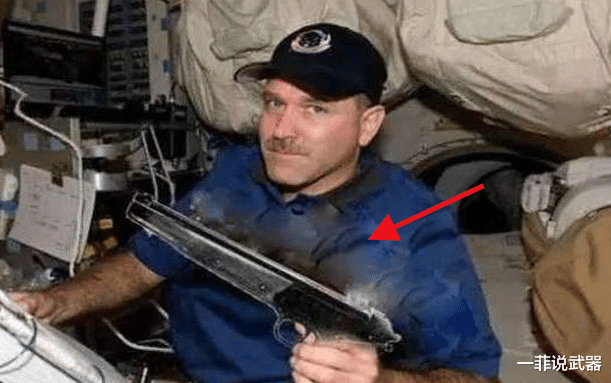 为何宇航员上太空必须带把枪？