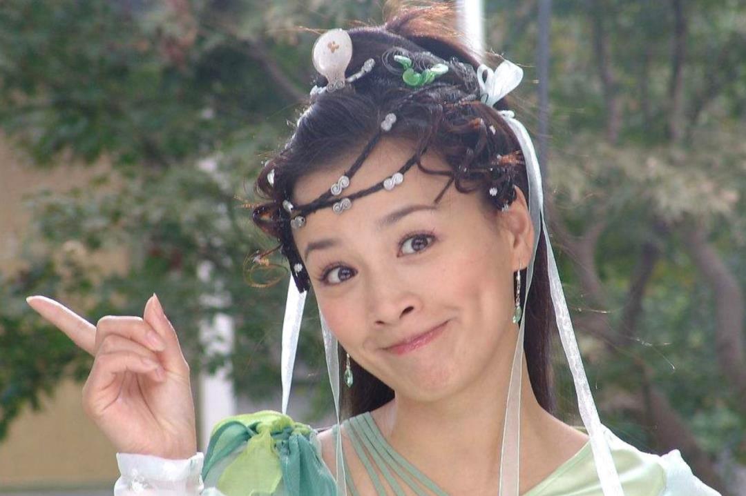 周迅|大龄扮嫩的6个成功例子，刘晓庆39岁演少女，周迅36岁仍天真懵懂