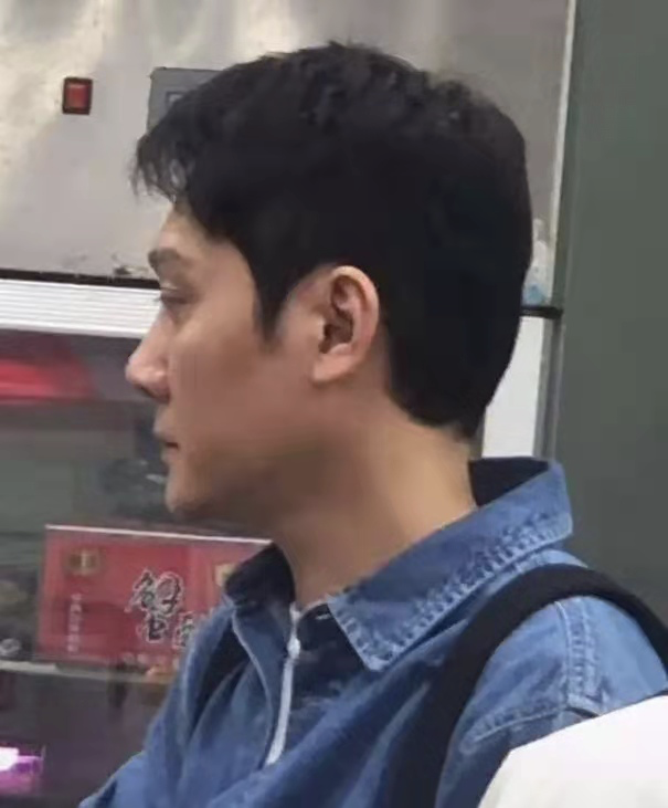 赵文卓|冯绍峰现身高档饭局被偷拍,穿西装似商界大佬,和友人有说有笑