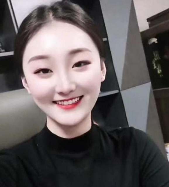 陈亚男|连导演都来蹭流量的陈亚男，为啥在直播带货上难以破局？