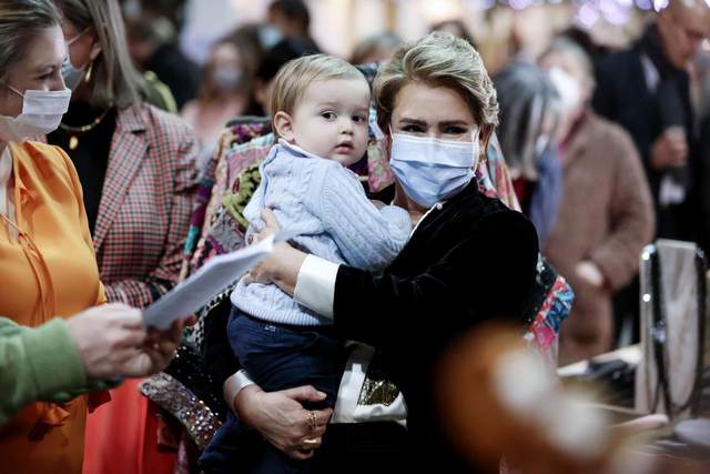张雨绮|卢森堡小王子呆萌营业！撒娇卖萌举高高，我就是集市上最靓的崽儿