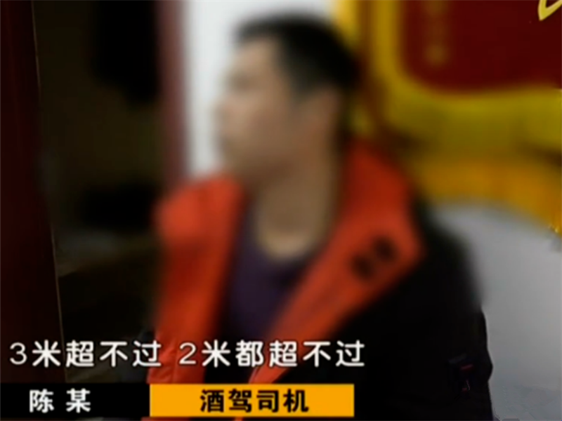 老杨说汽车 男子停车场内挪车，被交警定义为酒驾，男子：这还没有2米！