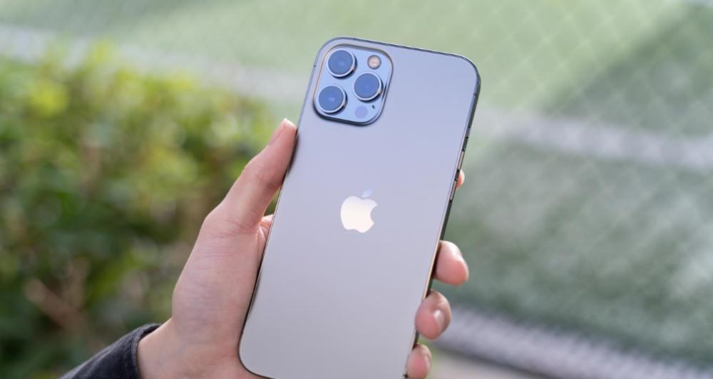 赵月看花花|9小时30分!iPhone13ProMax续航夺冠,国产5000mAh旗舰“完败”