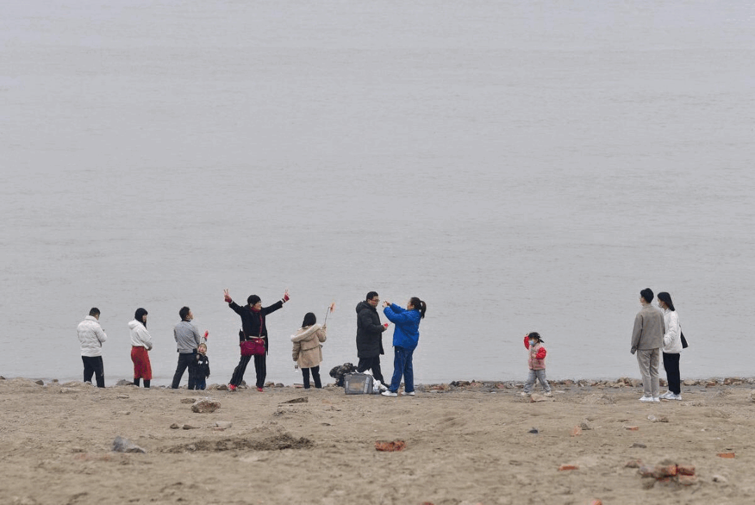 翡翠|江心“小路”?翡翠沙洲?长江江底“浮”起来了