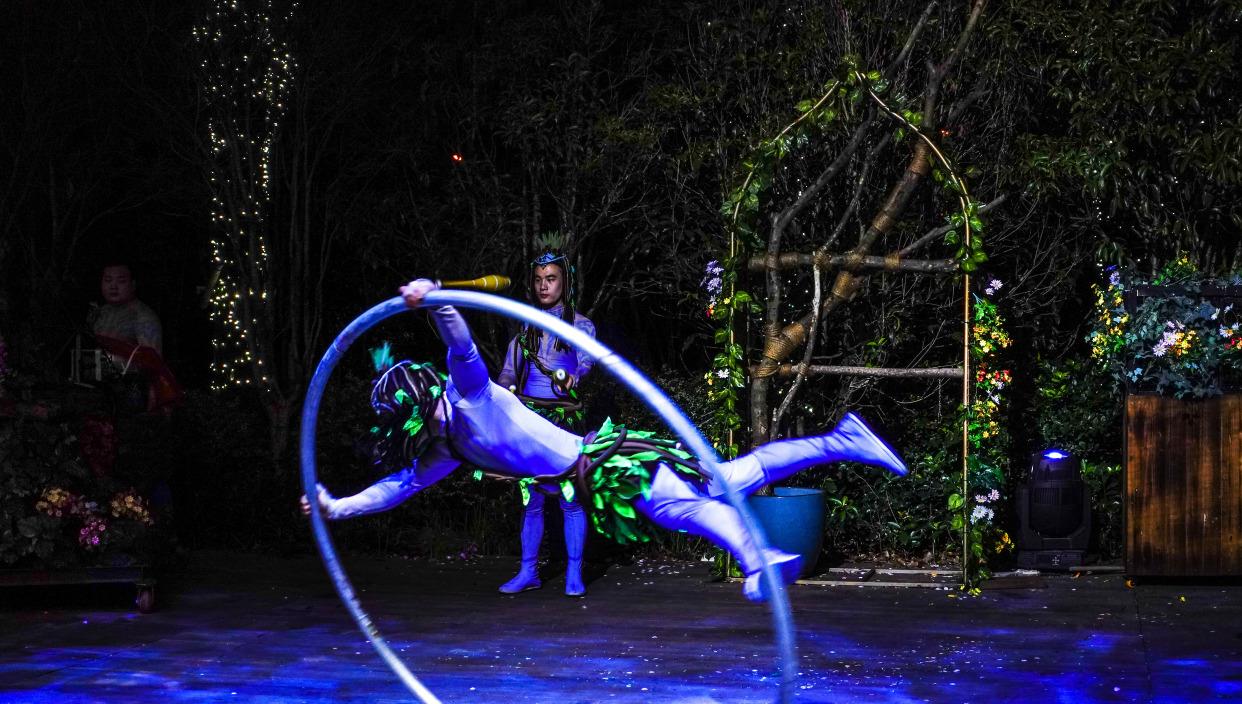 长脖子爸比说|黄浦江畔上海宋城,颜色泼水狂欢等十余场演出,点燃夏日的夜