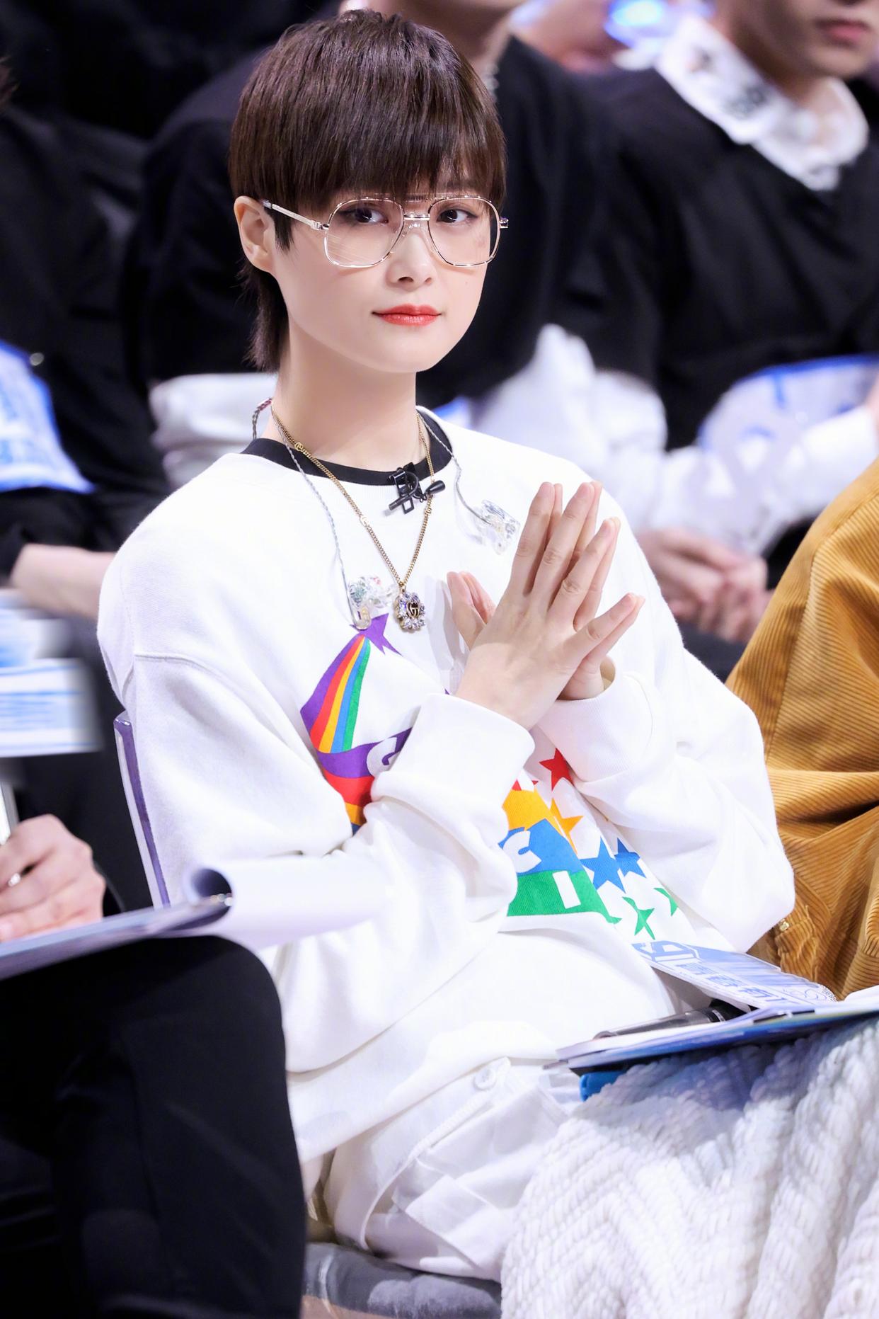 包文婧|女人过了30岁想剪短发，学学这5明星，时尚利落很减龄