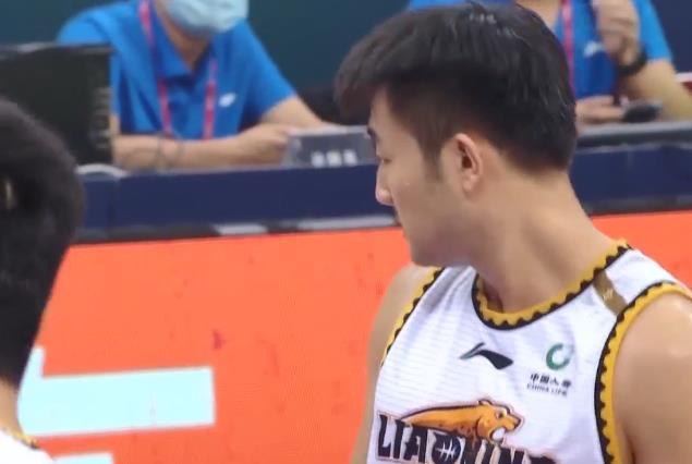 刘华体会讲体育课|辽宁男篮单节赢13分!郭艾伦憋太久,神射虐菜,付豪继续爆发