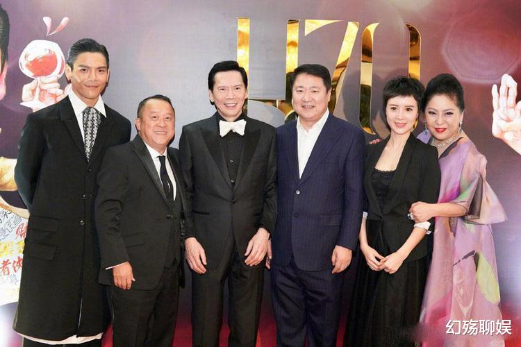 成龙|1993年,向华强为何在梅艳芳生日宴上对成龙泼酒,逼其下跪?