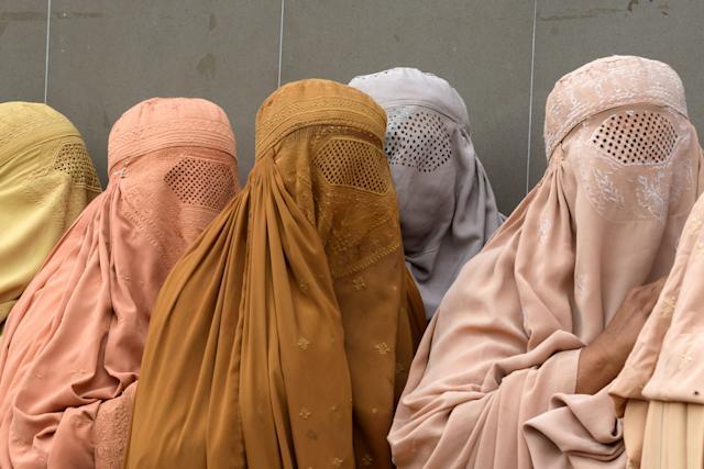 塔利班發言人接受日媒專訪：阿富汗女性除需戴頭巾外均與別國相同-圖2