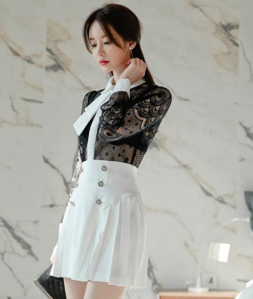 心壹文学|女神孙允珠高清时尚搭配:黑白色差混彩琉璃波纹系带裙