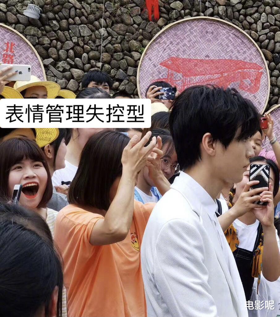 王俊凯|路人大哥近距离看到王俊凯后，笑容越来越有意思，表现得好快乐