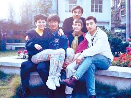 任程伟|任程伟：成名后把患难妻子当成宝，两个女儿很幸福