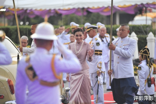 苏提达|苏提达的首饰花絮，珍珠项链意外坠落，繁琐珠宝再不佩戴了