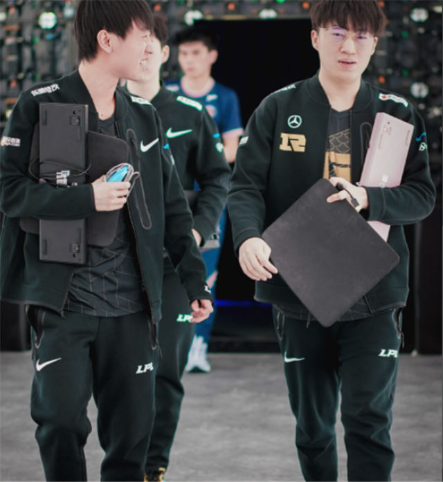 MLXG暗示买别墅?自称最近装修忙,要好好弄一楼担心有黑粉敲窗子