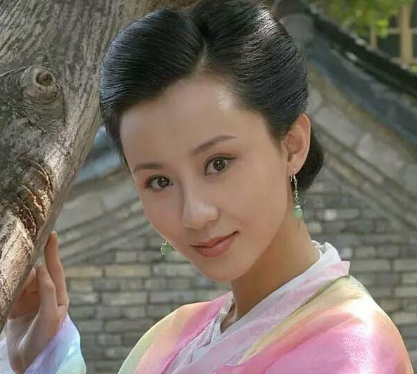 小贝|秦岚：为2个男人付出了一切，黄晓明让她赔得最惨