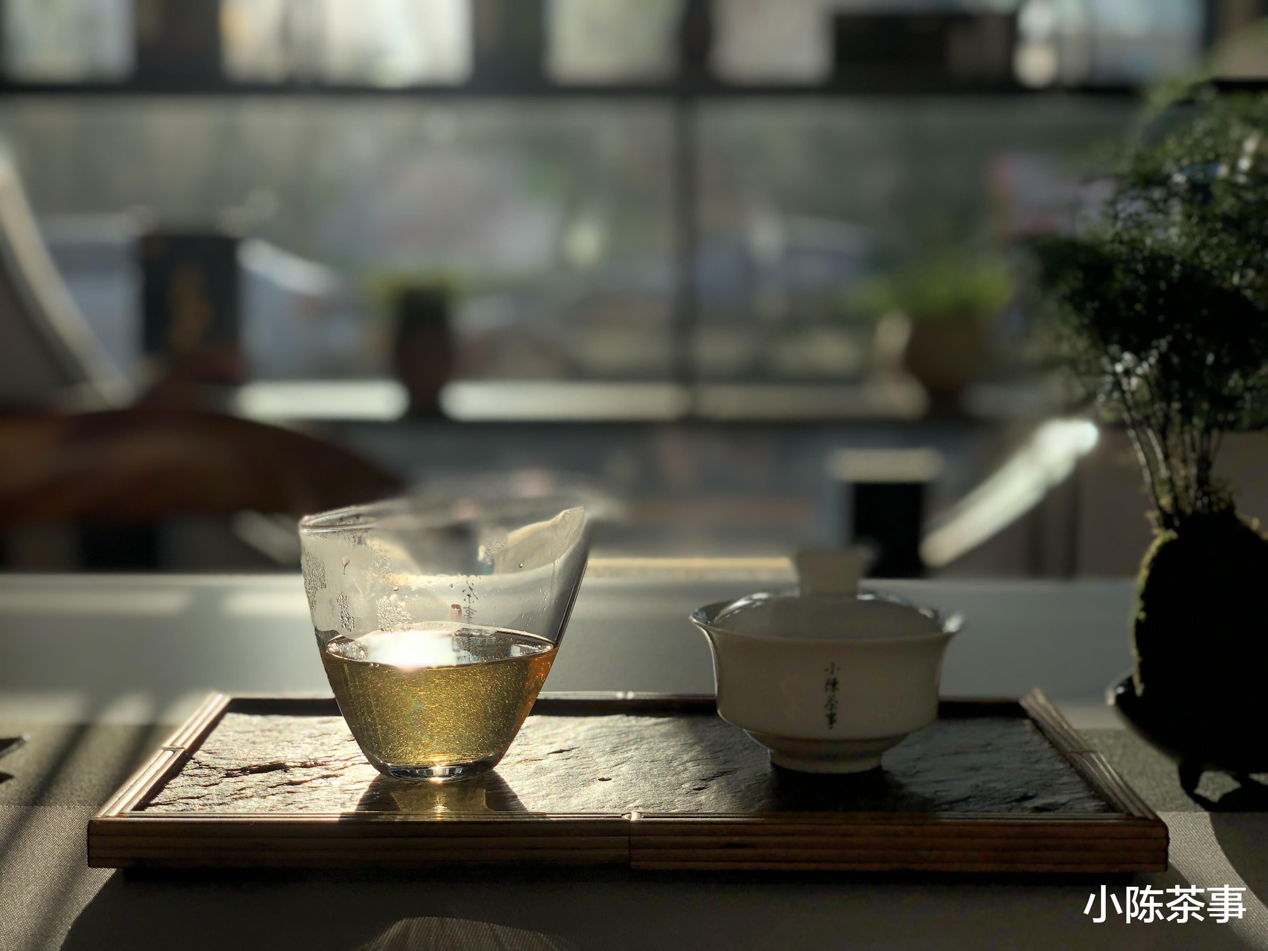 绿茶|早上喝红茶，中午喝岩茶，晚上喝老白茶，喝茶有必要选时间段吗？