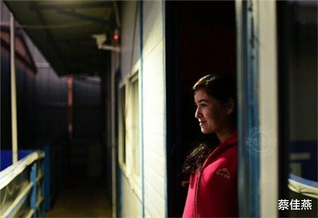 招聘|45岁农民工娶24岁外国美女，婚后生下混血儿住工地，如今却很幸福