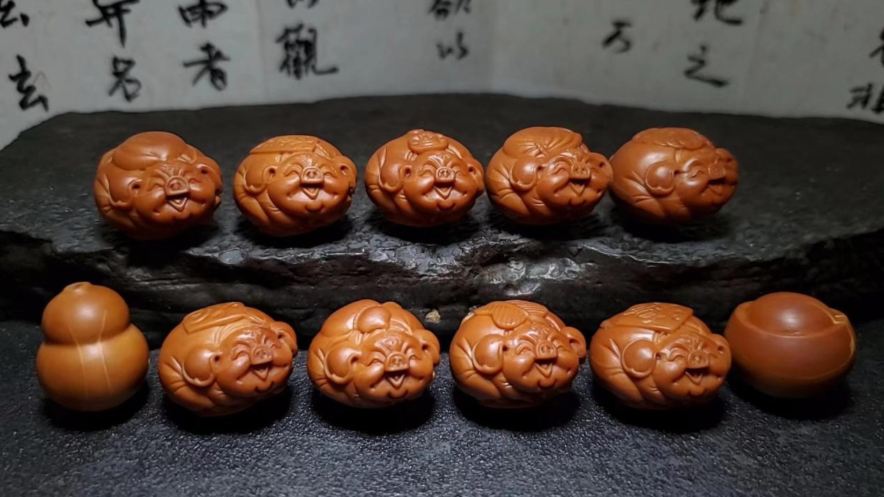 橄榄核|橄榄核雕刻小猪是什么意思？佩戴小猪核雕好不好？