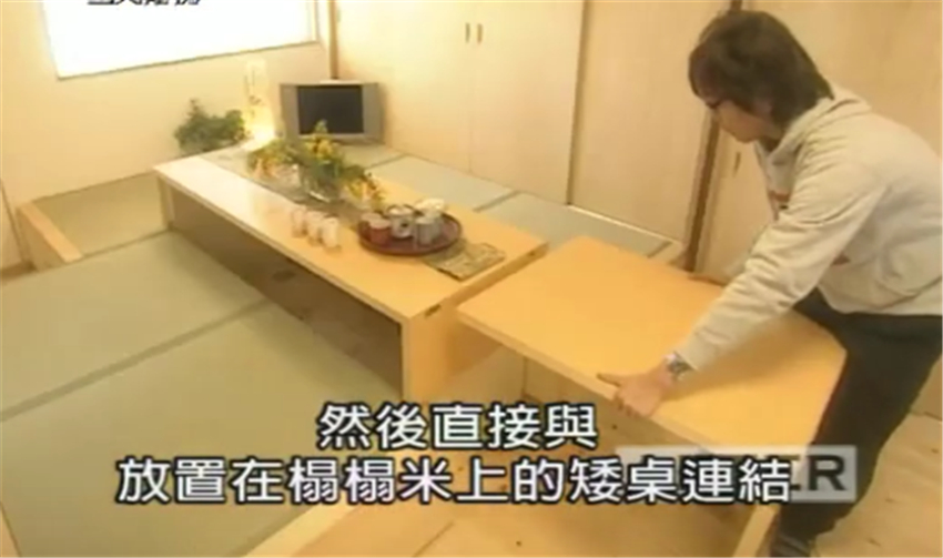客厅|日本一家7口住6坪老房，人均1㎡每天叠在一起睡？网友：太窒息