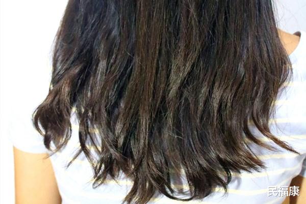 痛风|为什么一到秋天就容易大把地掉头发？教你3招，或能解忧