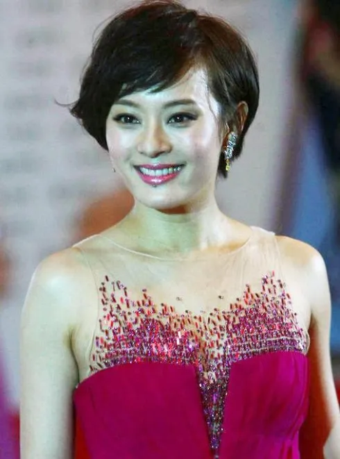 佟丽娅|昨晚，她终于赢了佟丽娅，但被骂到不敢出声