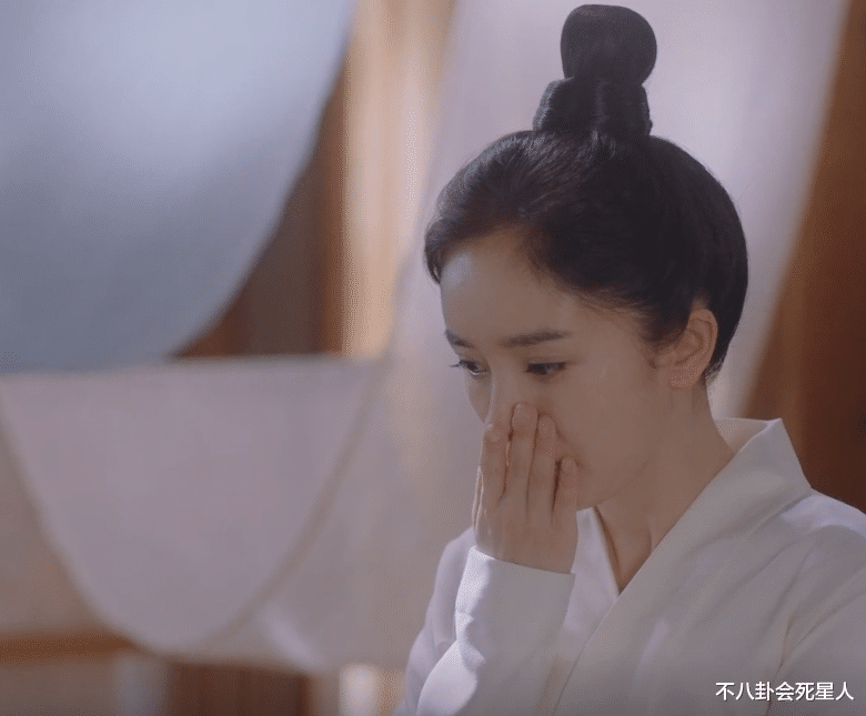 主持人|压垮杨幂新剧的不止配音，小演员惊艳又灵气，换了杨幂落差感太大